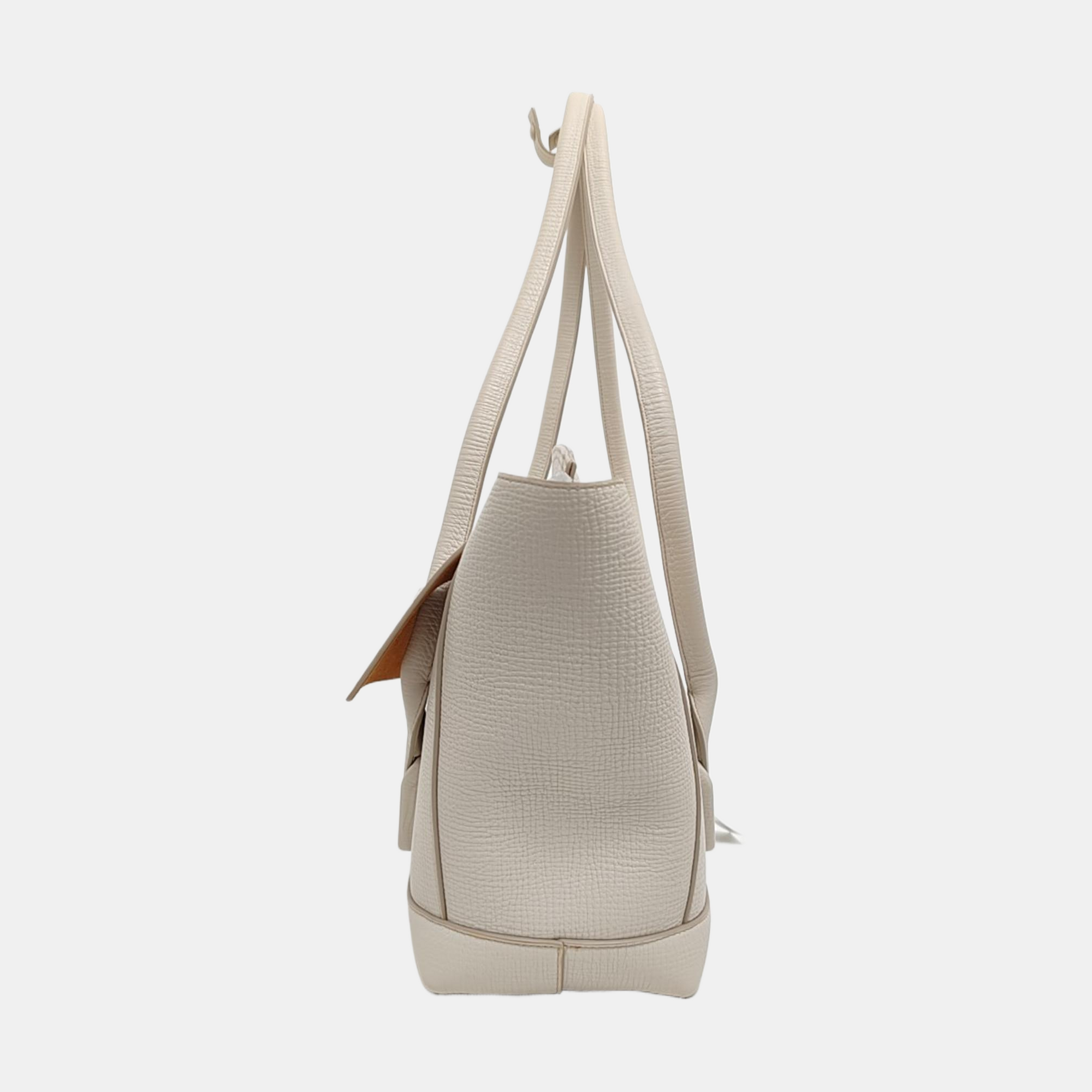Authenticated pre-owned  Arco Medium Calfskin White - Tote Bag at Looply