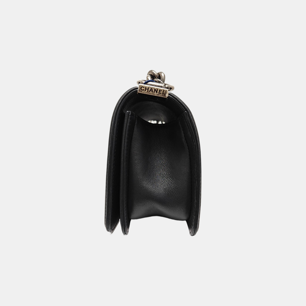 BOY CHANEL Small Chevron Grained Calfskin Blue