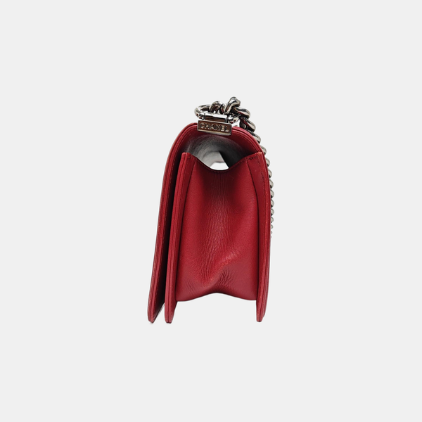 BOY CHANEL Medium Chevron Calfskin Red