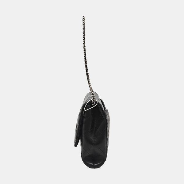 Authenticated pre-owned  CLASSIC FLAP Quilted Lambskin Black - Shoulder Bag at Looply