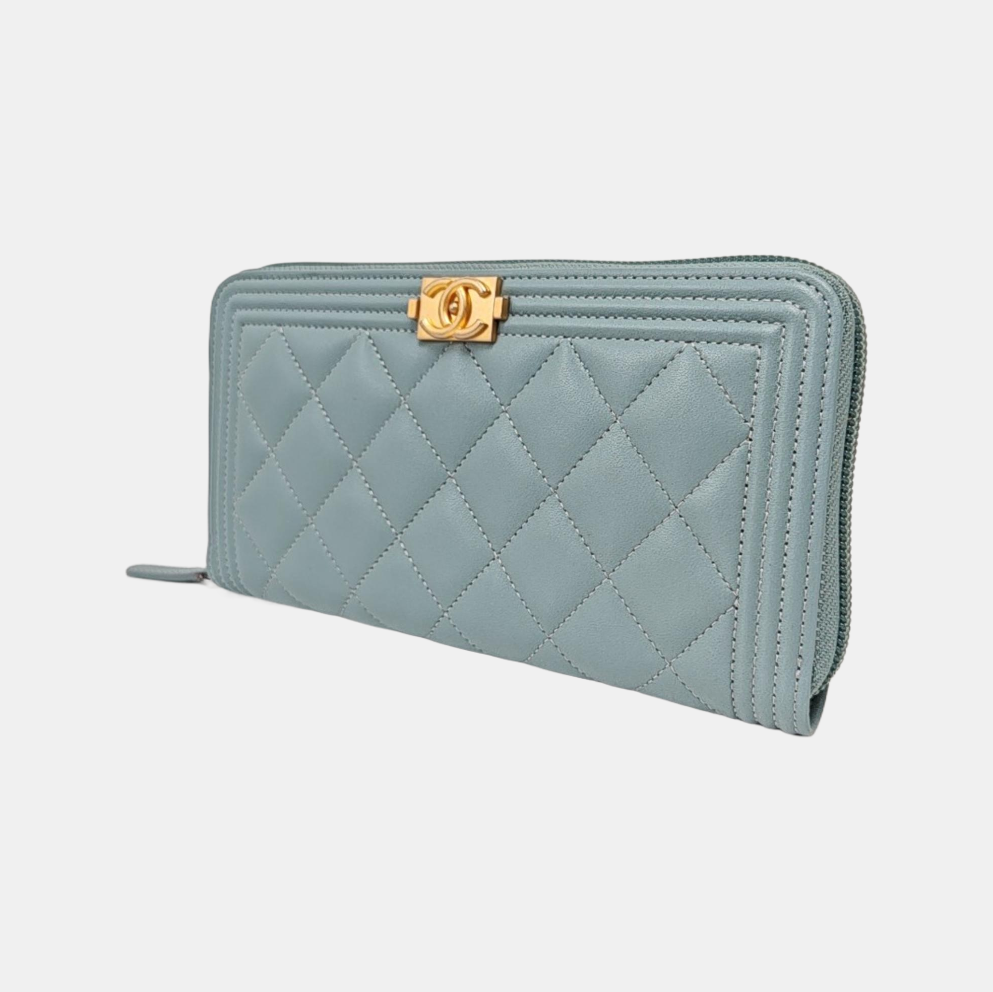 Authenticated pre-owned  BOY CHANEL Quilted Lambskin Blue - Clutch at Looply