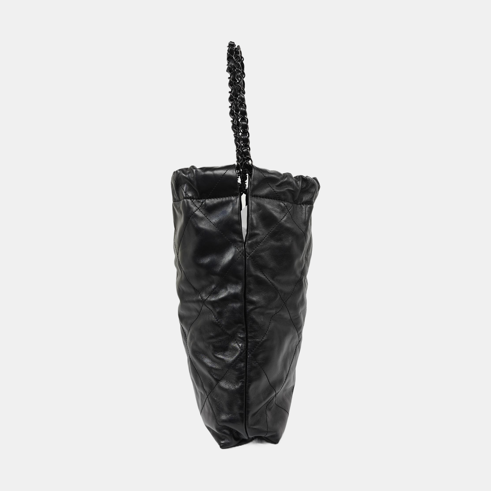 CHANEL 22 Medium Quilted Calfskin Black