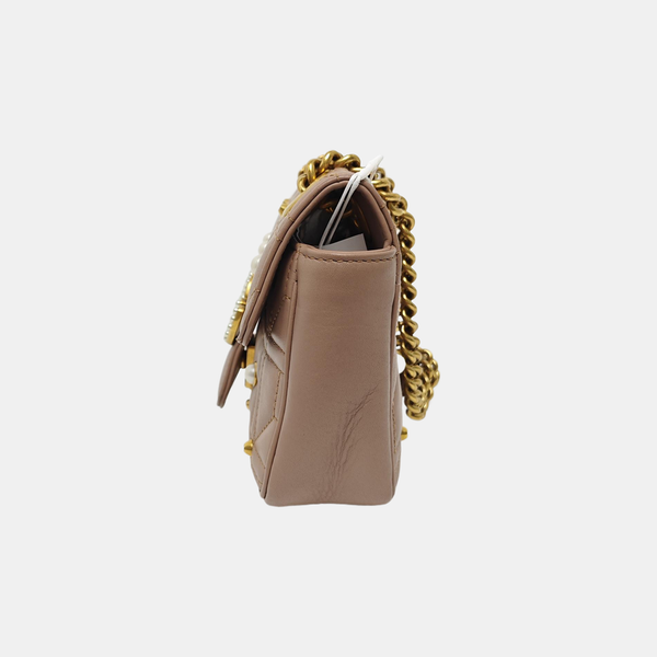GG Marmont Piel de becerro acolchada pequeña beige