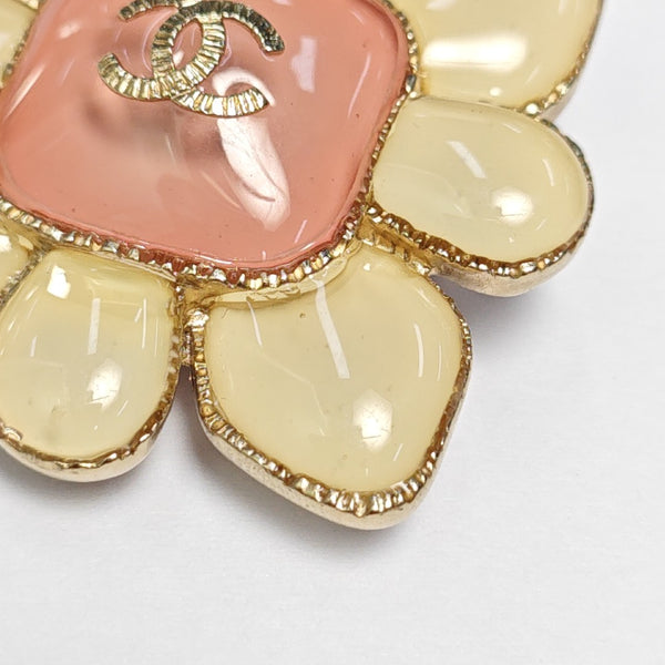 Metal White Brooch