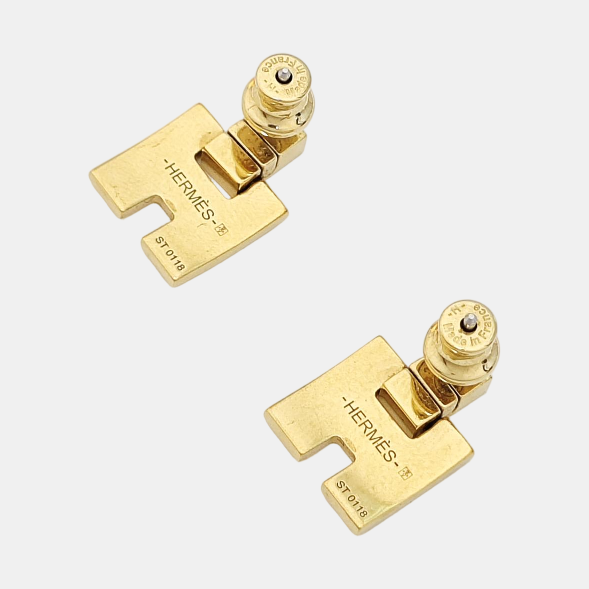 Eileen Metal Gold Stud Earrings