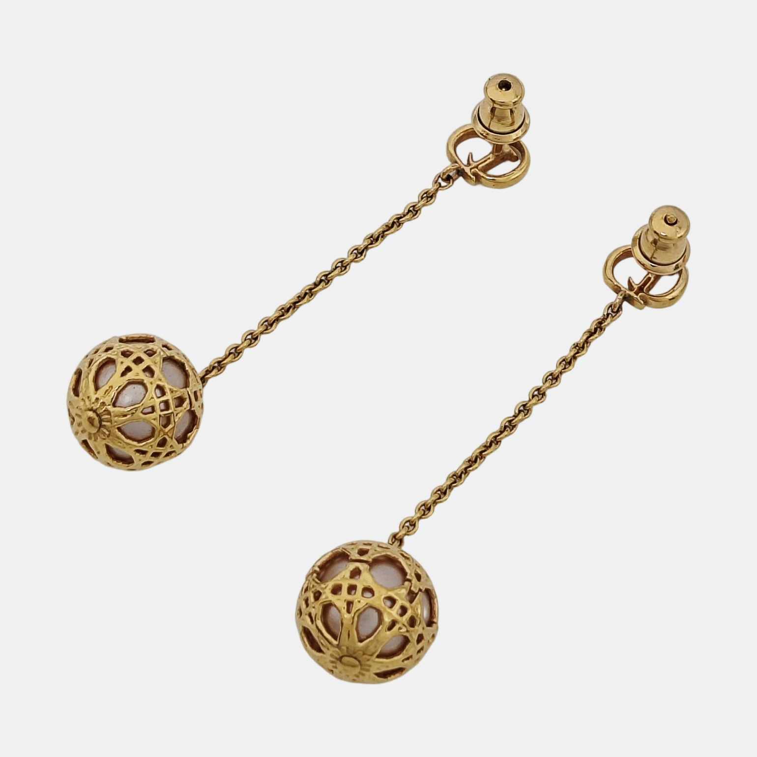 Secret Cannage Metal Gold Stud Earrings