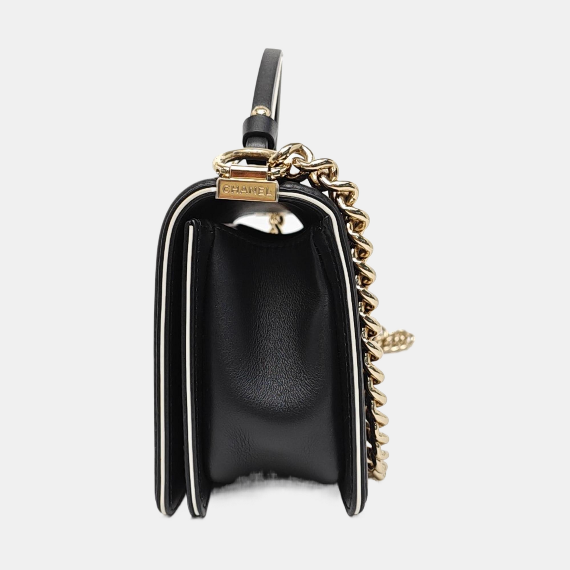 Authenticated pre-owned  BOY CHANEL Medium Quilted Calfskin Black - Shoulder Bag at Looply