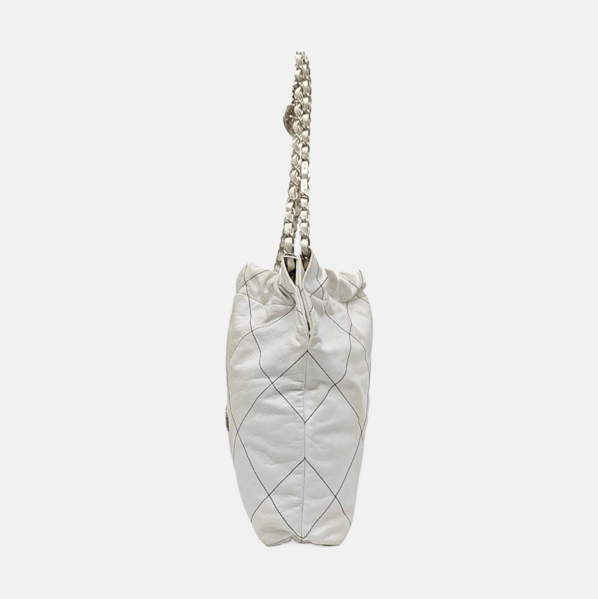CHANEL 22 Small Quilted Calfskin White