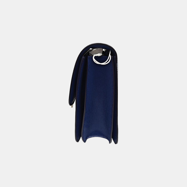 CLASSIC BOX Medium Calfskin Blue