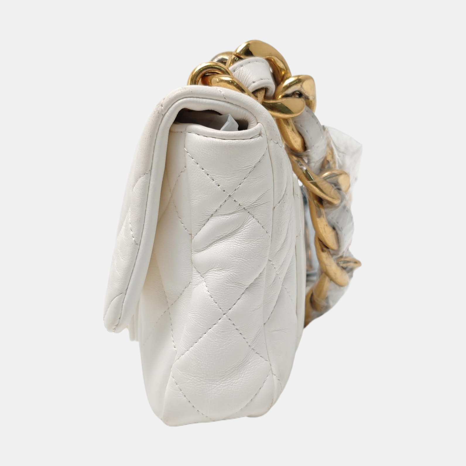 Authenticated pre-owned  CLASSIC FLAP Quilted Lambskin White - Shoulder Bag at Looply