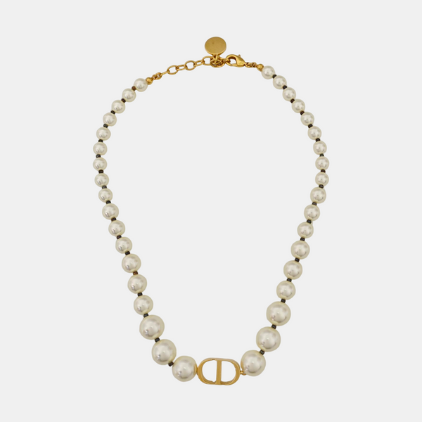 30 Montaigne Metal White Necklace
