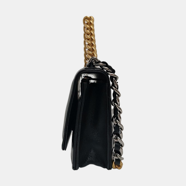 CHANEL 19 WOC Piel de Cordero Acolchada Negra