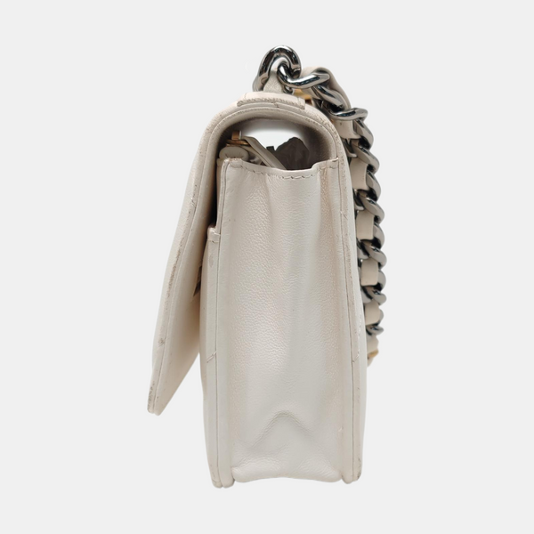CHANEL 19 Piel de Cordero Acolchada Blanca