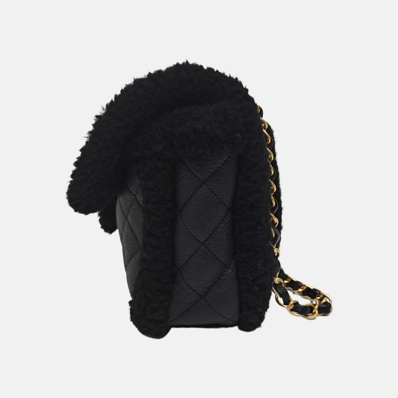 Authenticated pre-owned  CLASSIC FLAP Quilted Sheepskin Black - Crossbody Bag at Looply