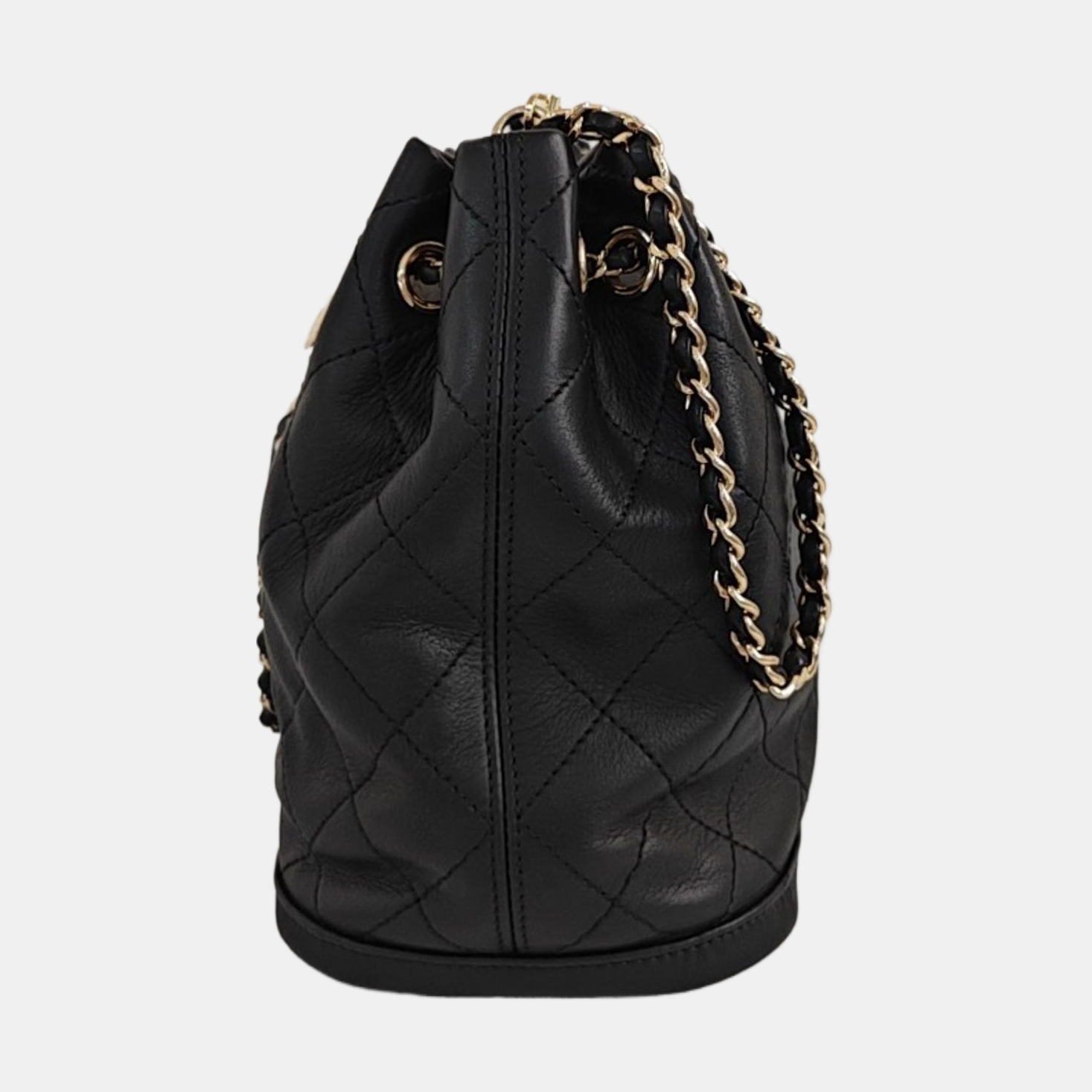 CC DRAWSTRING BUCKET Small Quilted Calfskin Black