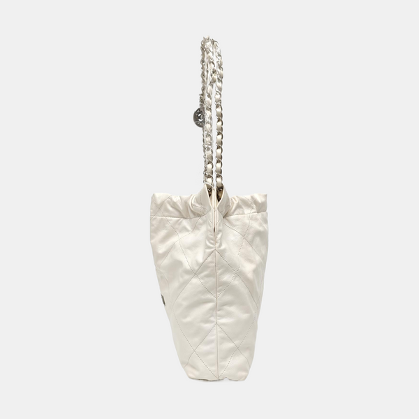 CHANEL 22 Medium Quilted Calfskin White