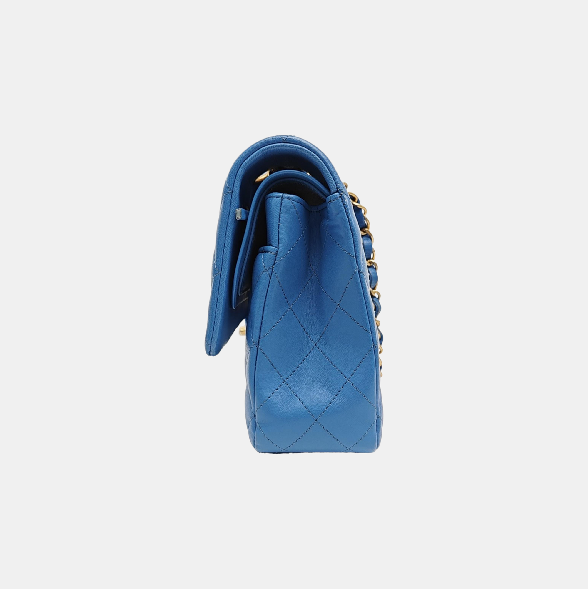 CLASSIC FLAP Medium Quilted Lambskin Blue