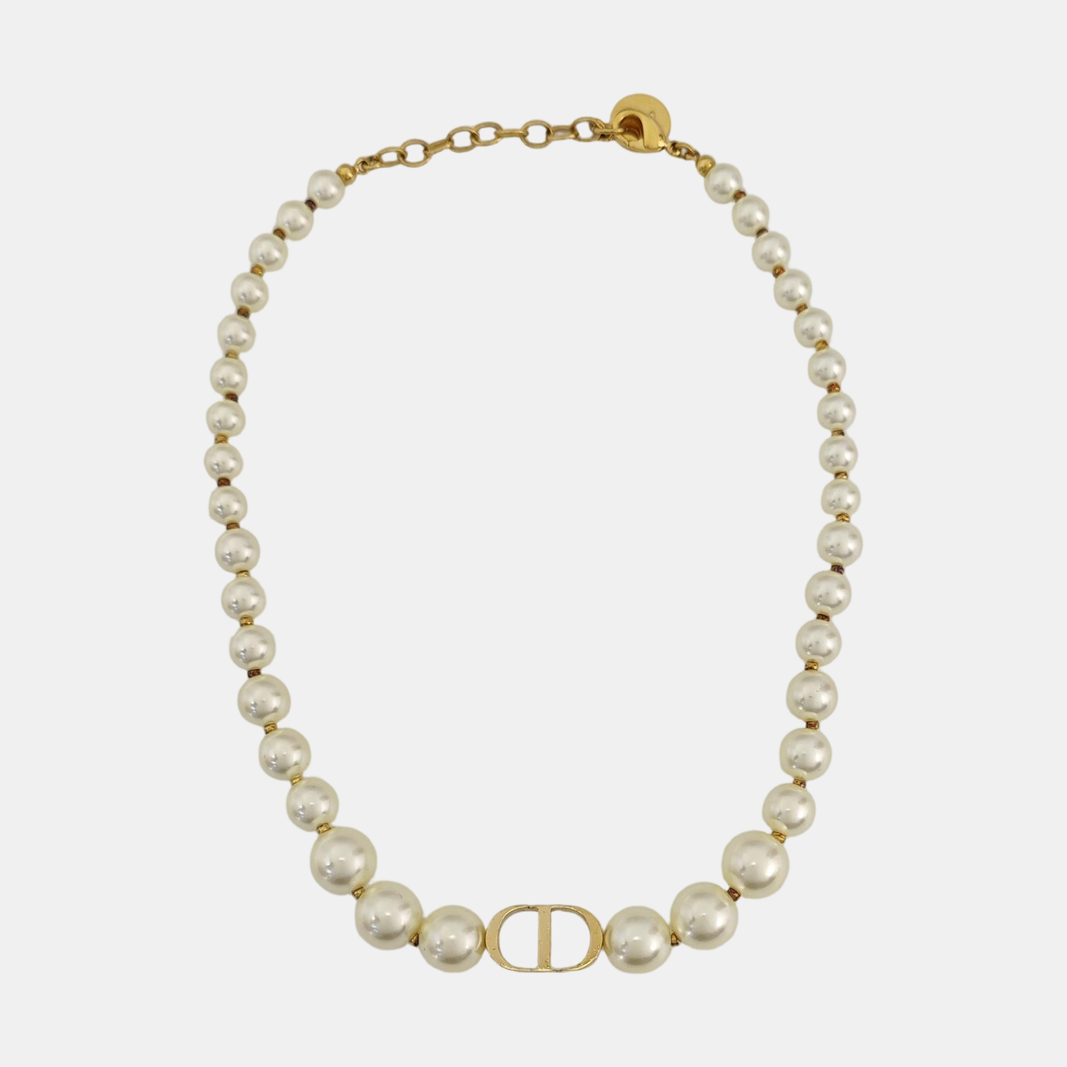 30 Montaigne Metal White Necklace