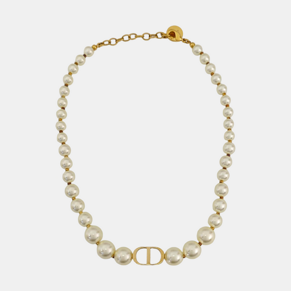 30 Montaigne Metal White Necklace
