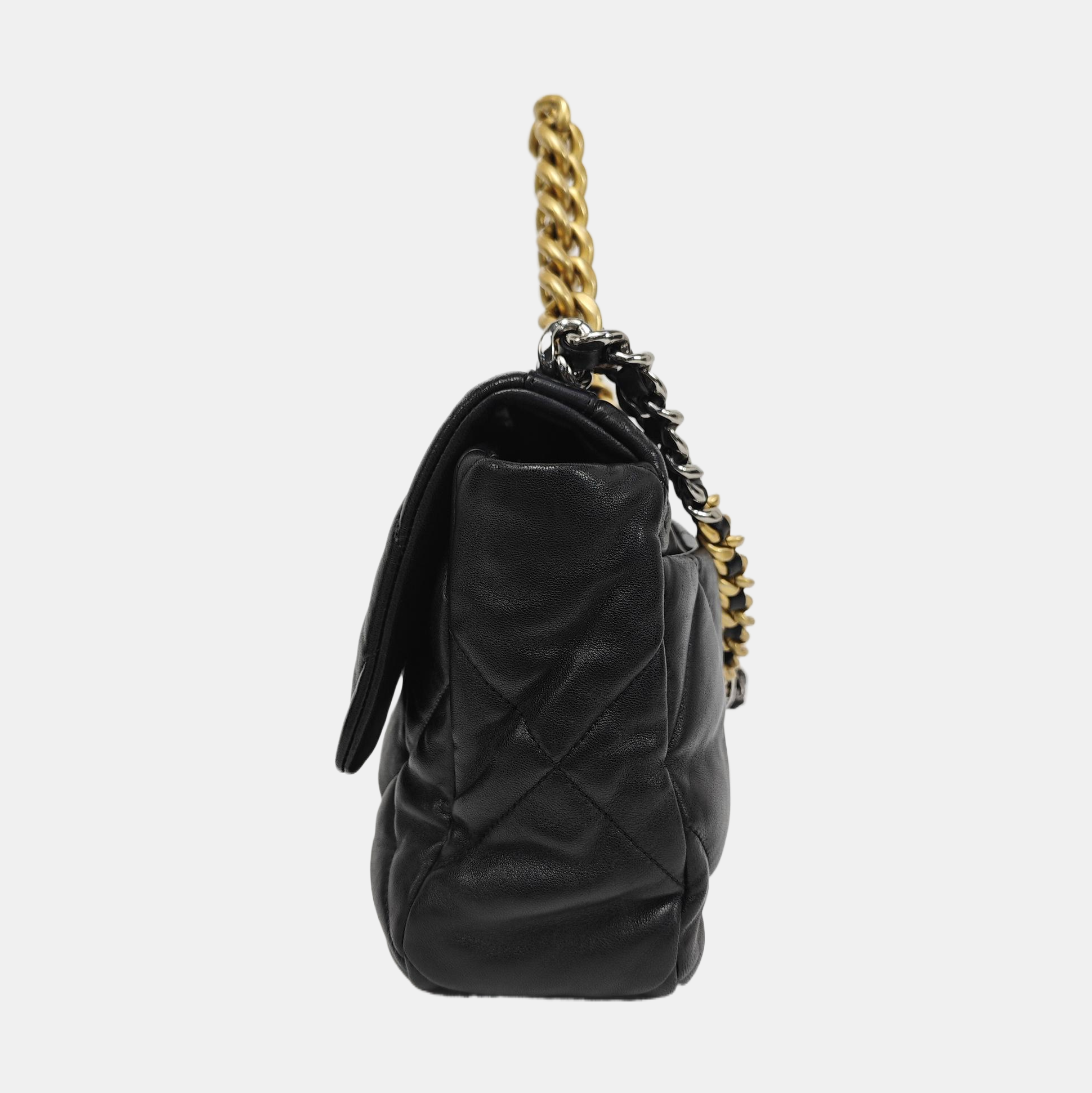 CHANEL 19 Mediano Piel de Cordero Acolchada Negra