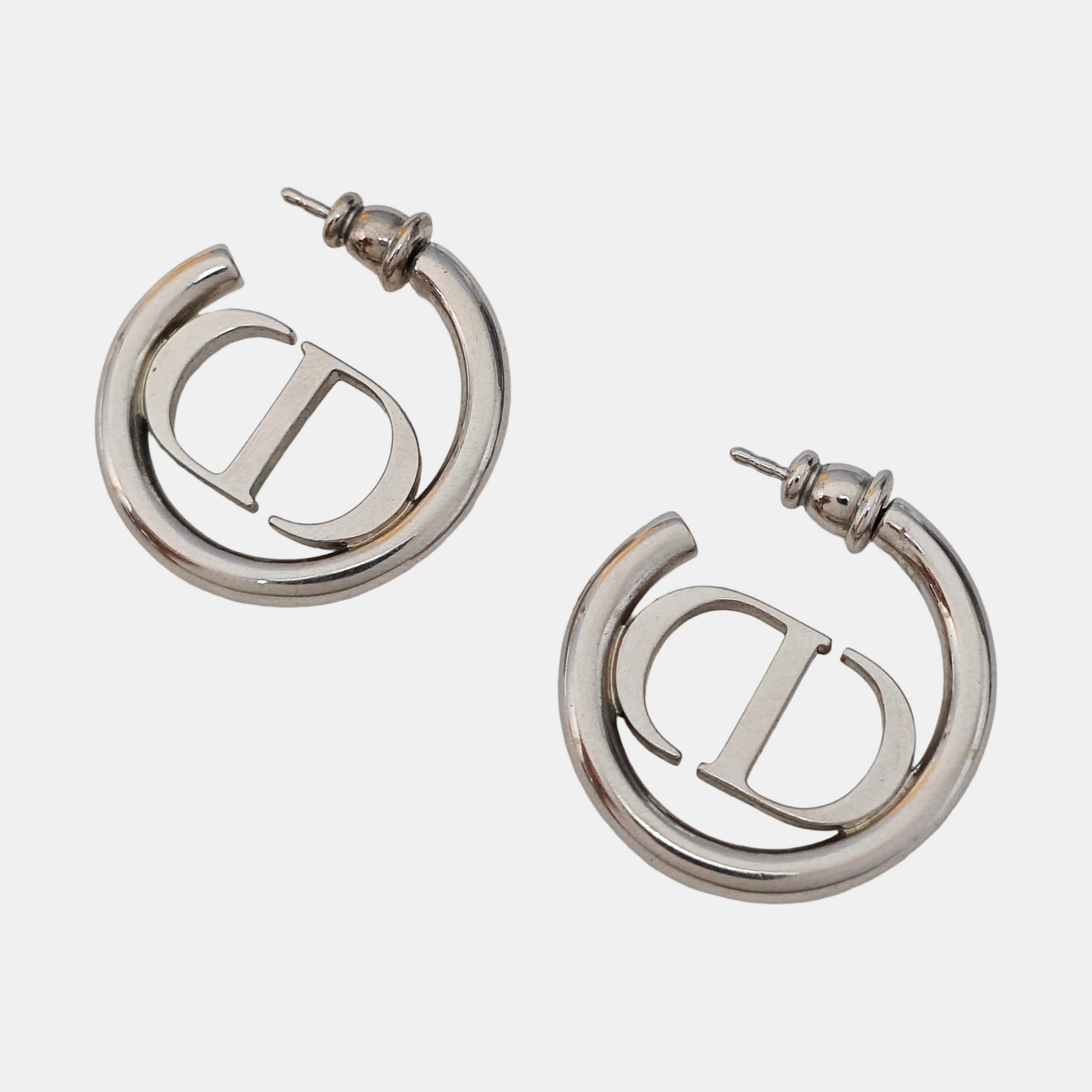 30 Montaigne Metal Silver Stud Earrings