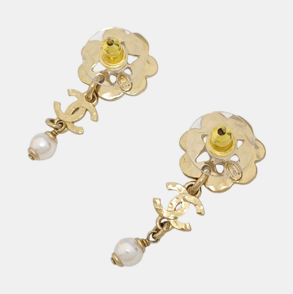 Pendientes de oro de metal