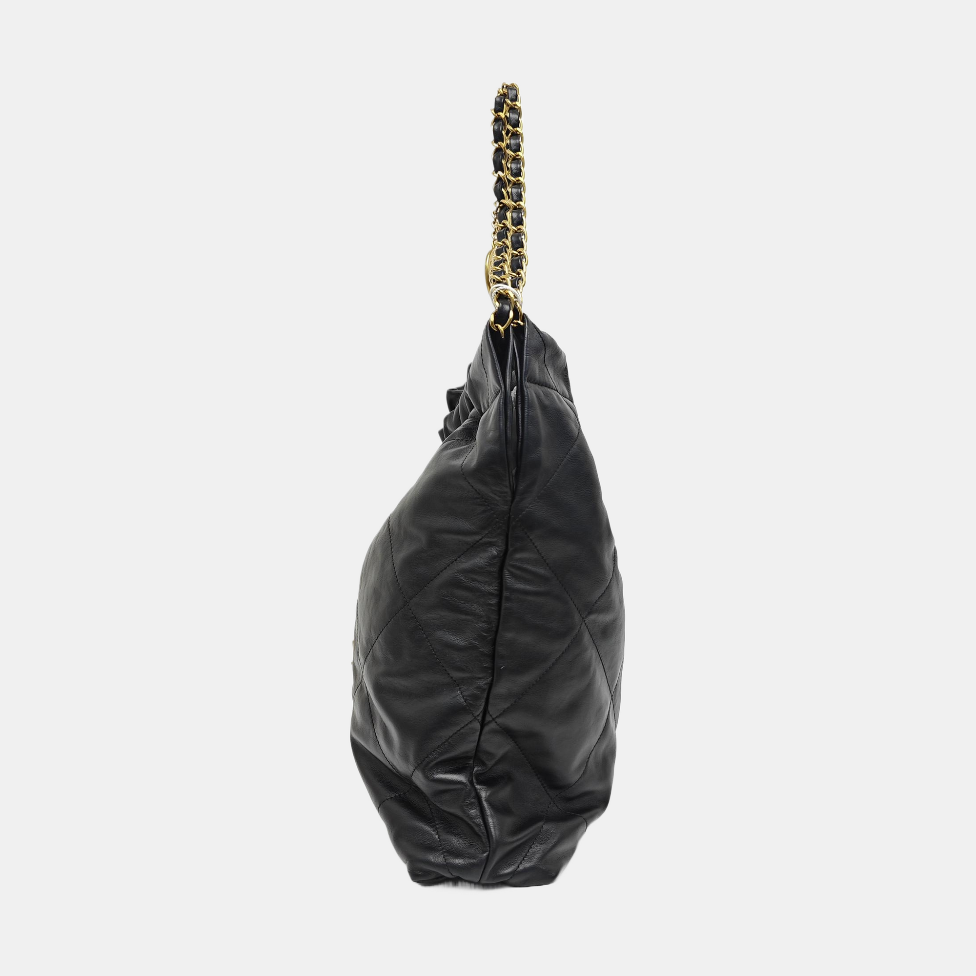 CHANEL 22 Medium Quilted Calfskin Black