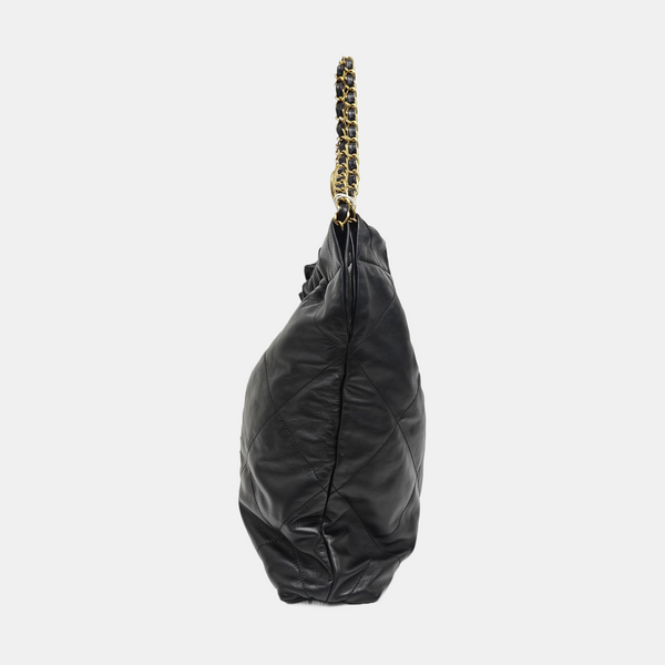 CHANEL 22 Medium Quilted Calfskin Black