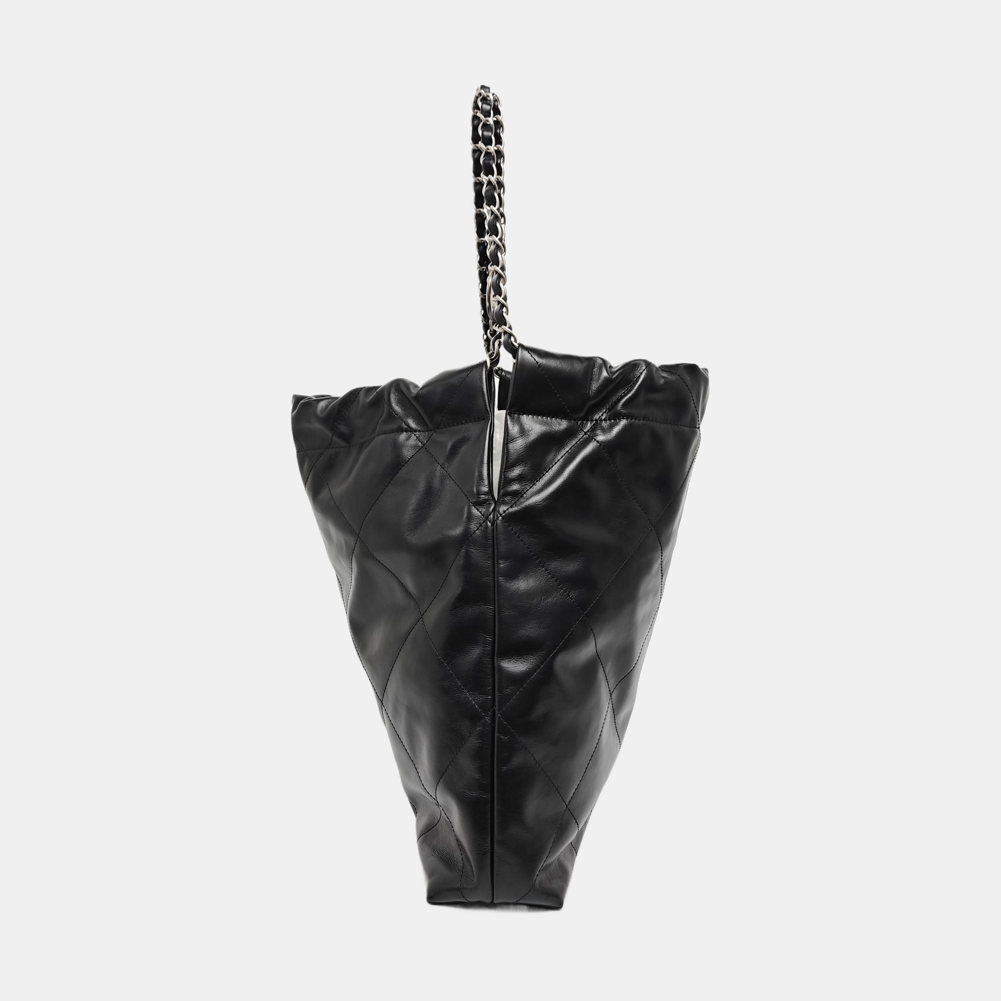 CHANEL 22 Medium Quilted Calfskin Black