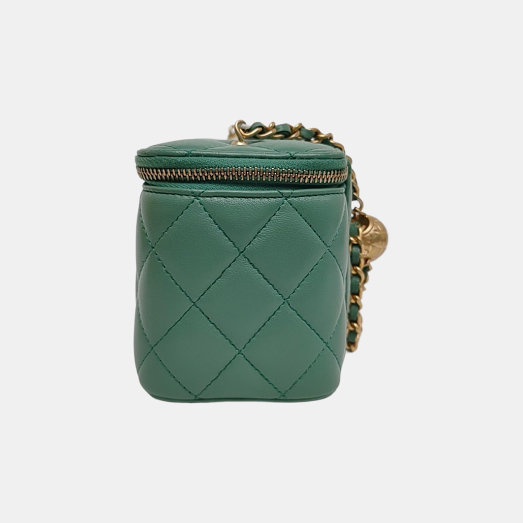 Authenticated pre-owned  VANITY CASE Quilted Lambskin Green - Shoulder Bag at Looply