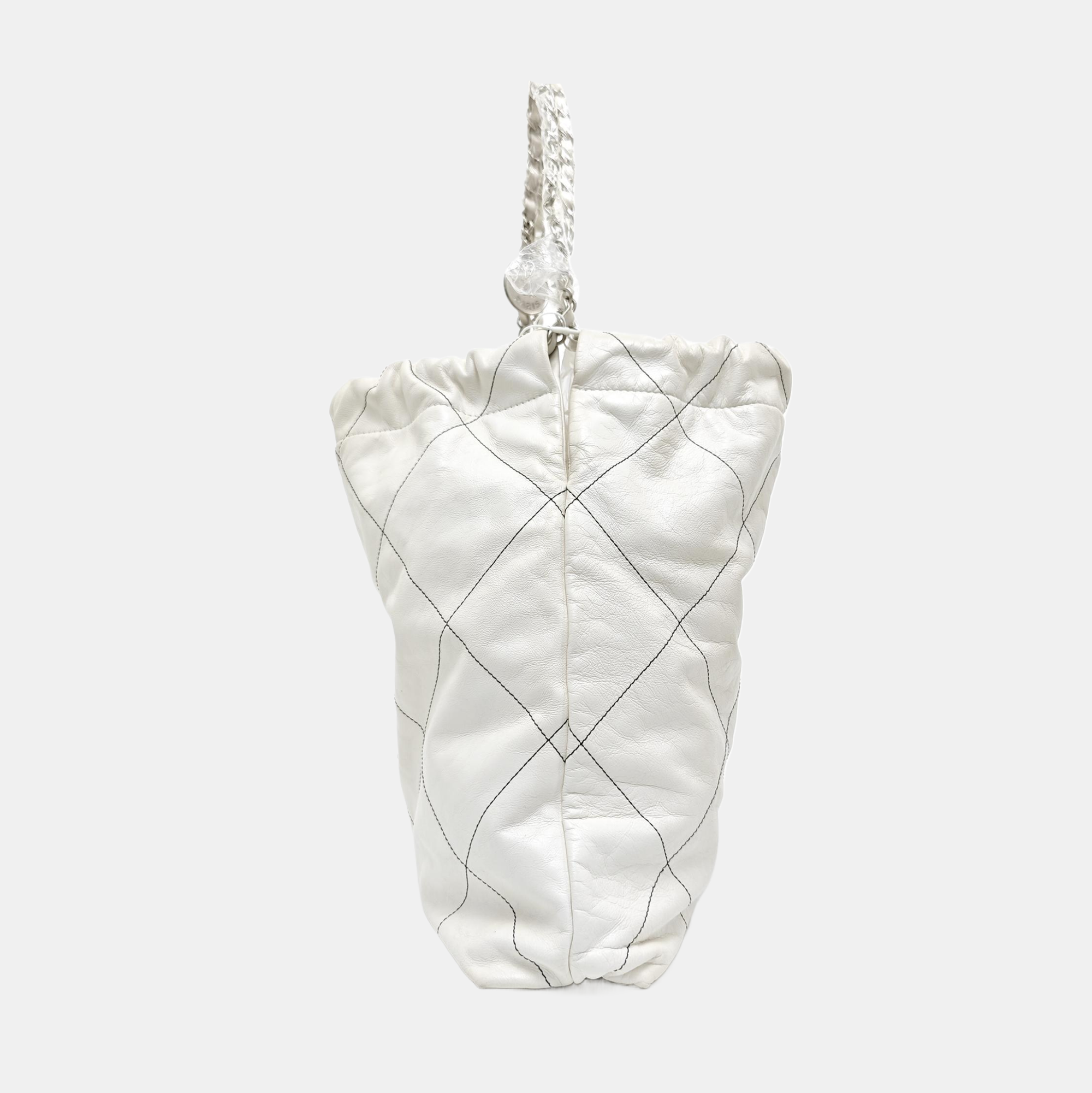 CHANEL 22 Medium Quilted Calfskin White