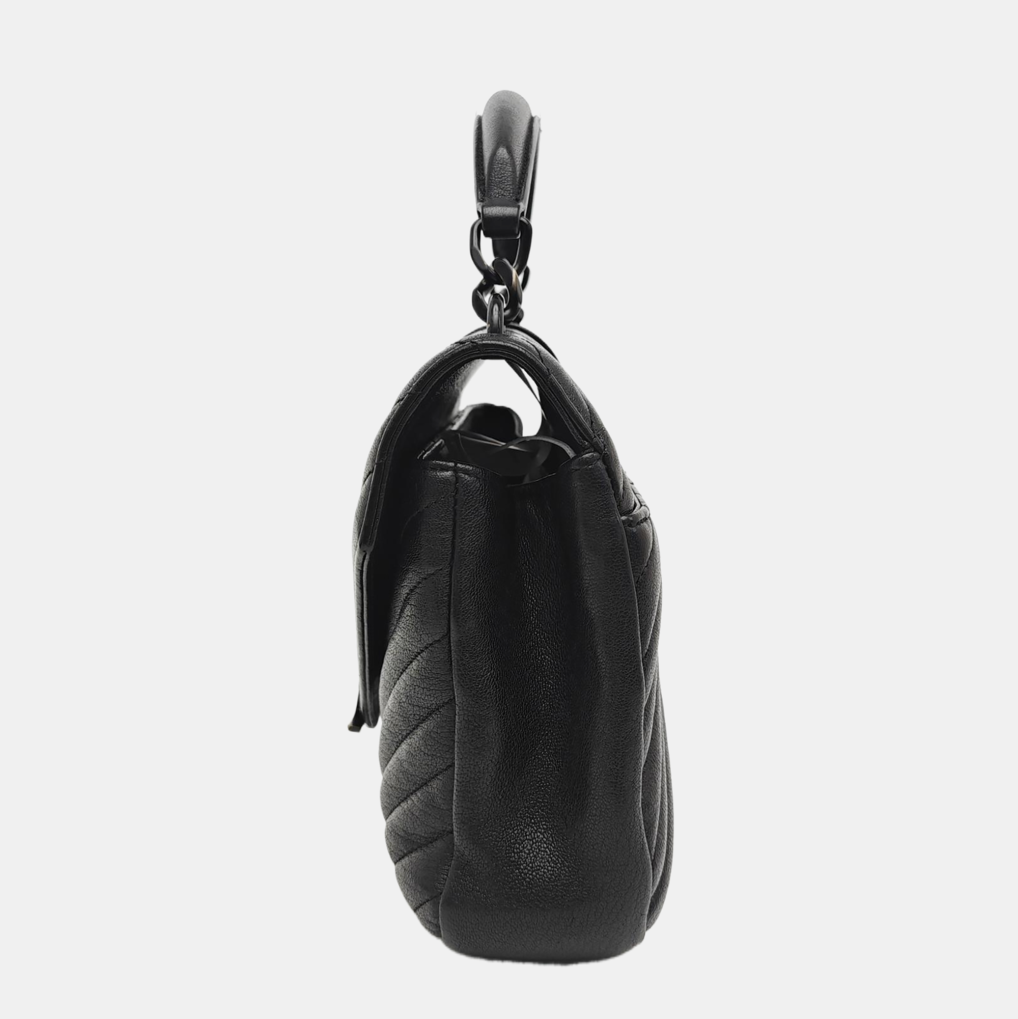 COLLEGE Medium Chevron Lambskin Black
