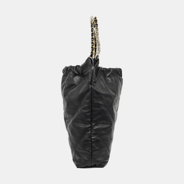CHANEL 22 Medium Quilted Calfskin Black