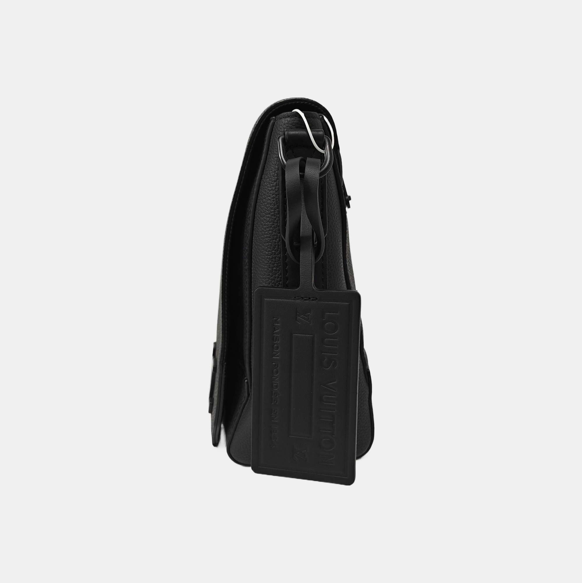 AEROGRAM Calfskin Black