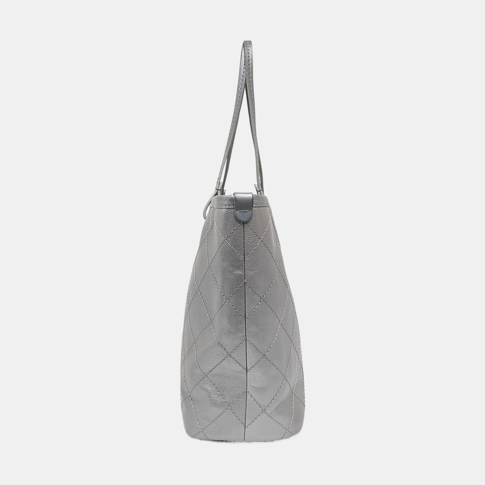 SHOPPING FEVER TOTE Quilted Grained Calfskin Silver