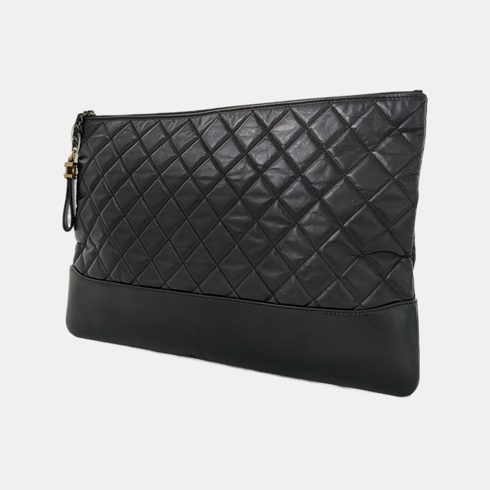 Authenticated pre-owned  GABRIELLE Large Quilted Calfskin Black - Clutch at Looply
