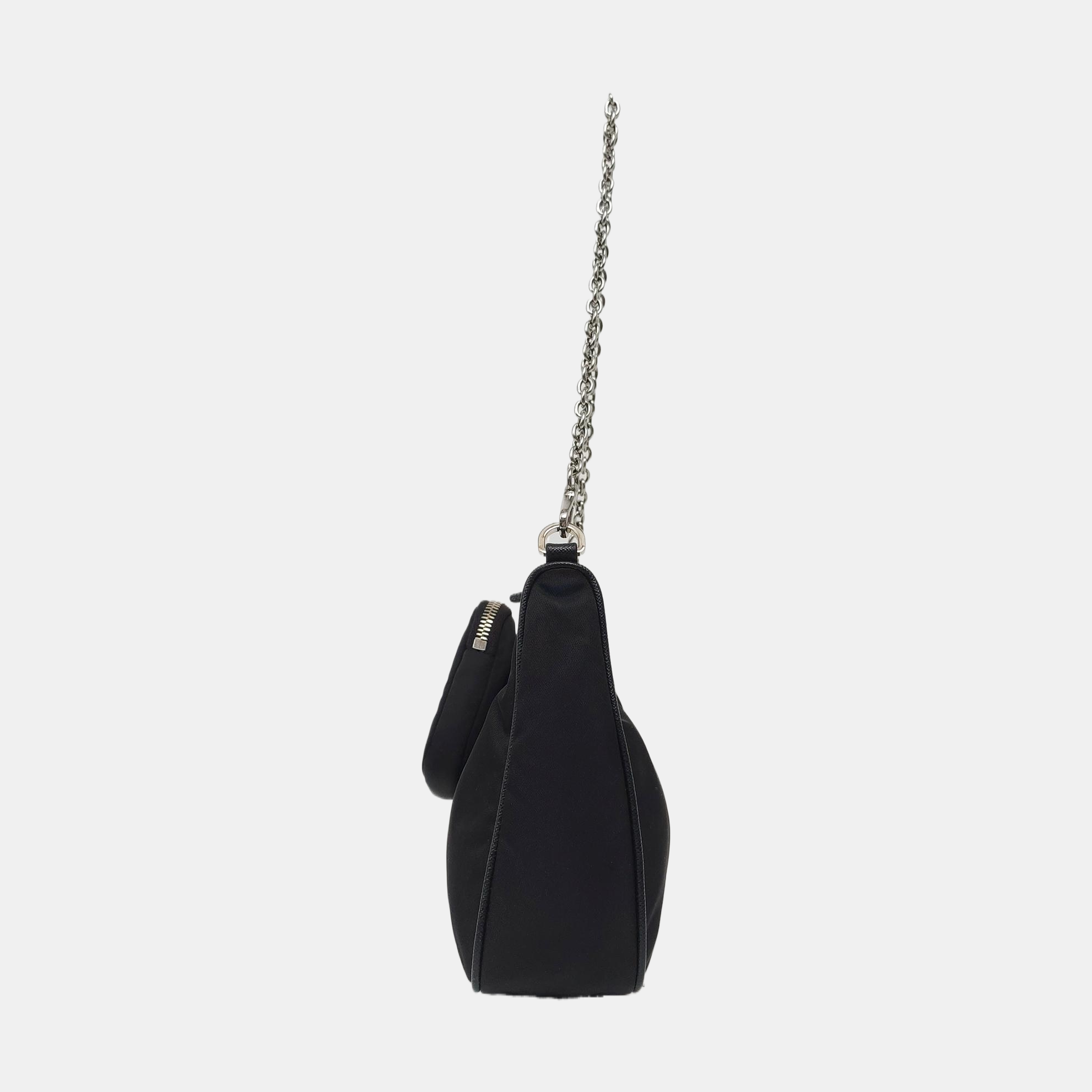 Authenticated pre-owned  Re-Edition2005 Nylon Black - Shoulder Bag at Looply