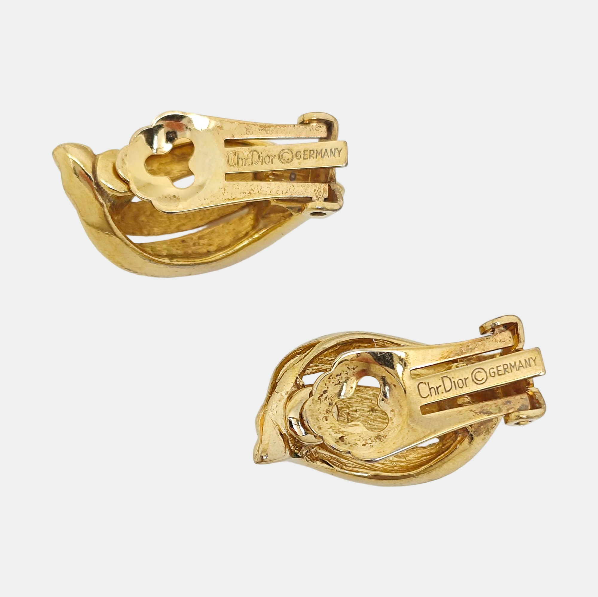 Twist Round Metal Gold Clip On Earrings