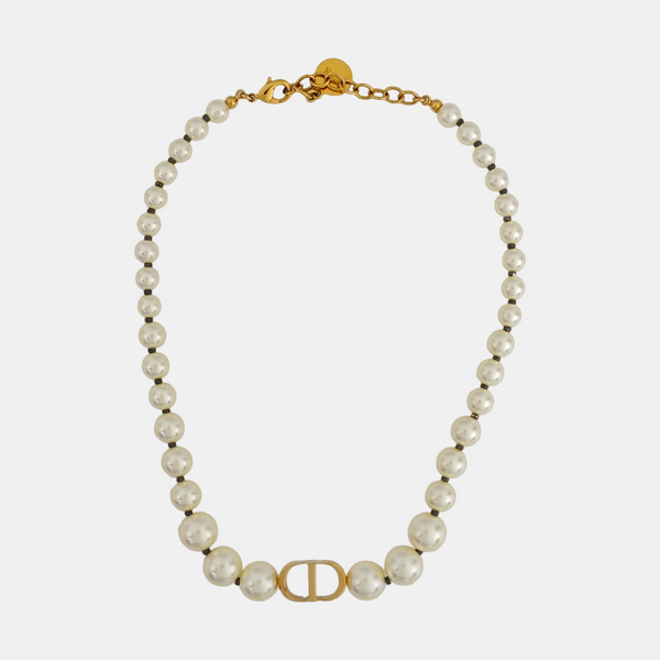 30 Montaigne Metal White Necklace