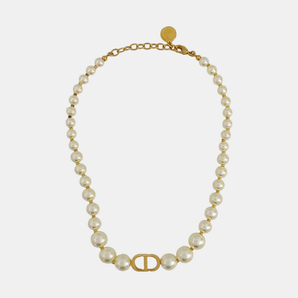 30 Montaigne Metal White Necklace