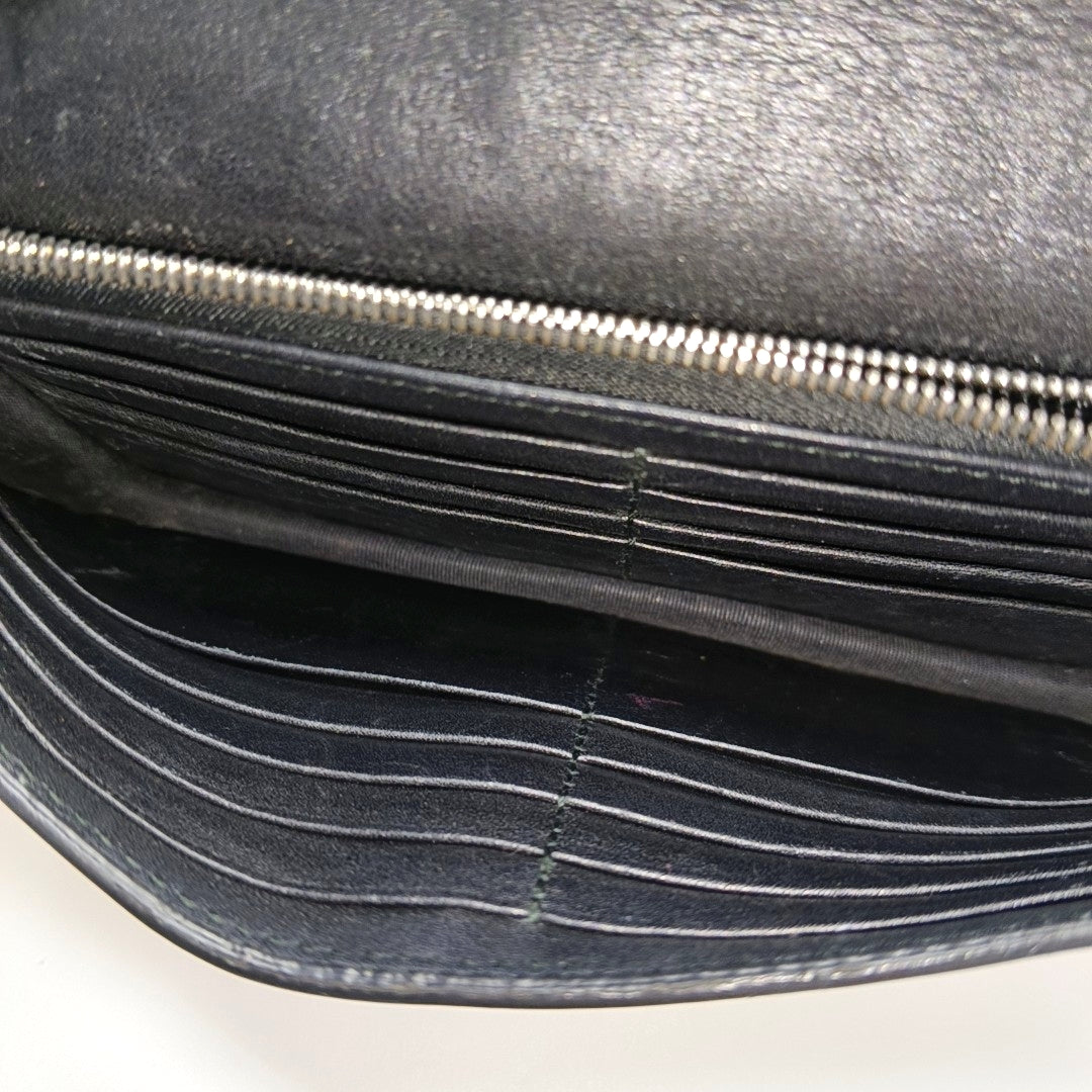 Authenticated pre-owned  Interlocking G Calfskin Black - Shoulder Bag at Looply