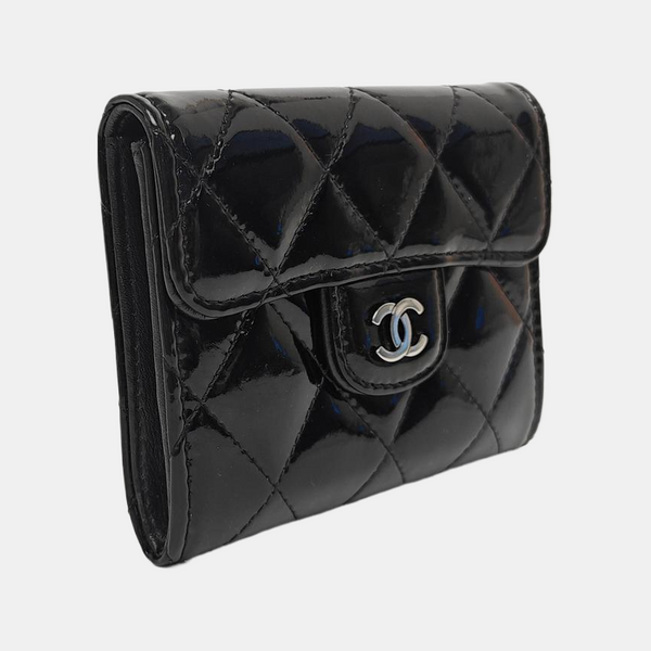 CLASSIC FLAP Quilted Patent Leather Black Card Holder