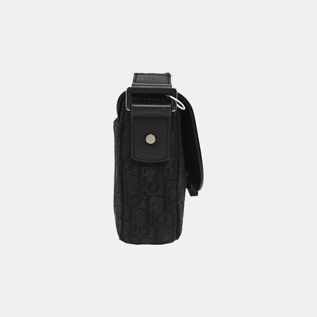 Saddle Small Oblique Canvas Black