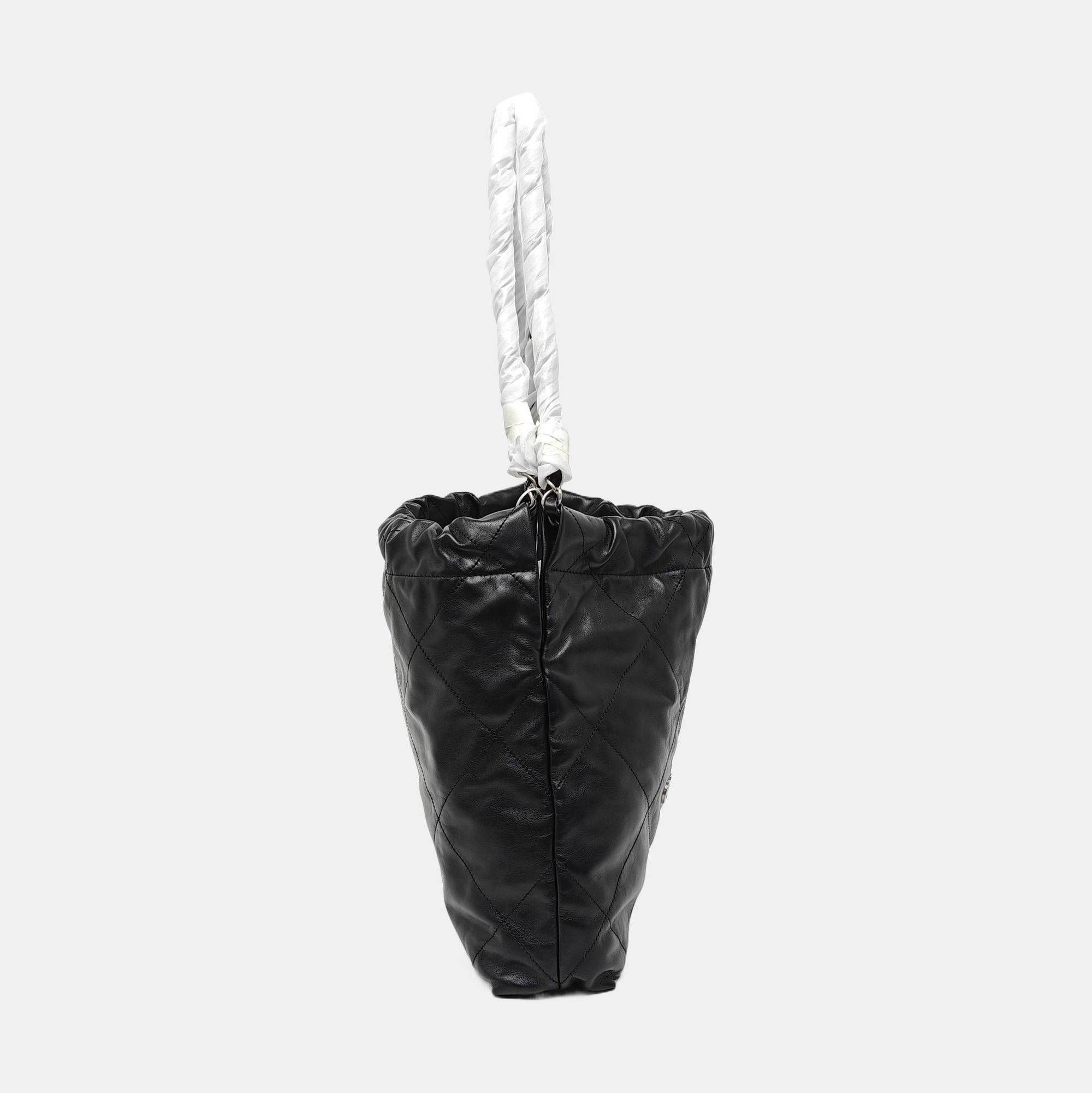 CHANEL 22 Small Quilted Calfskin Black