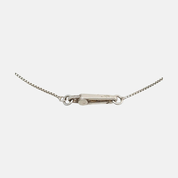 Collar de plata de metal