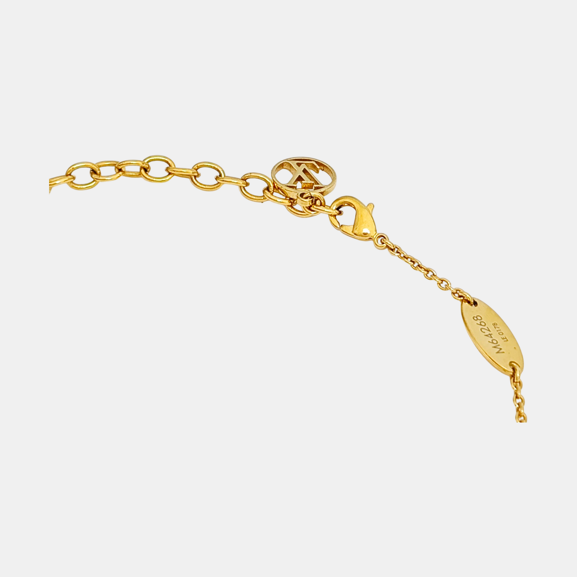 ESSENTIAL V GUILLOCHÉ Metal Gold Necklace