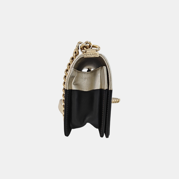 Authenticated pre-owned  BOY CHANEL Medium Calfskin Black - Crossbody Bag at Looply