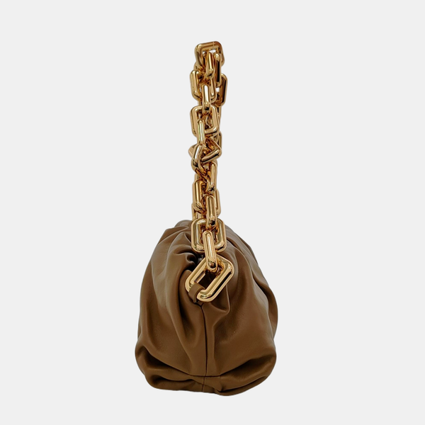 La funda de piel de becerro marrón