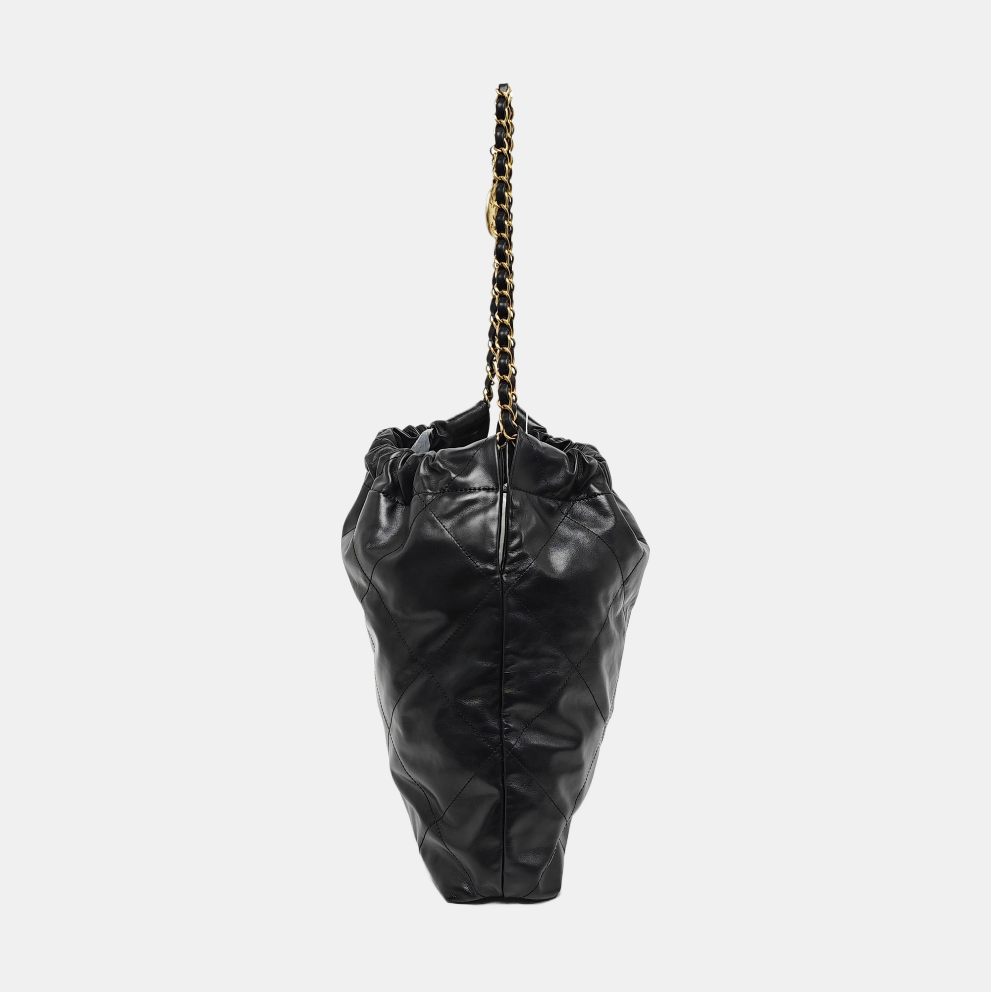 CHANEL 22 Medium Quilted Calfskin Black
