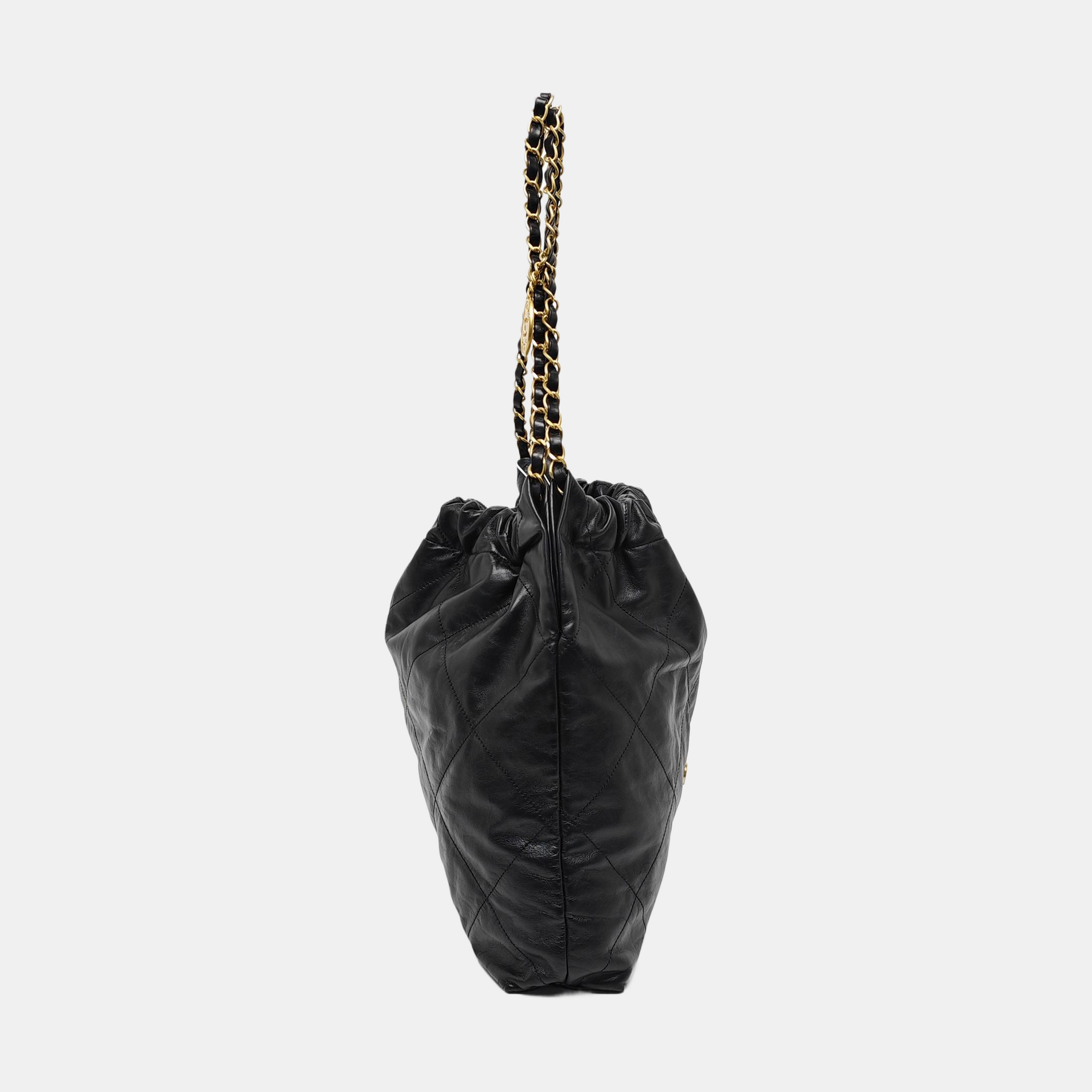 CHANEL 22 Medium Quilted Calfskin Black